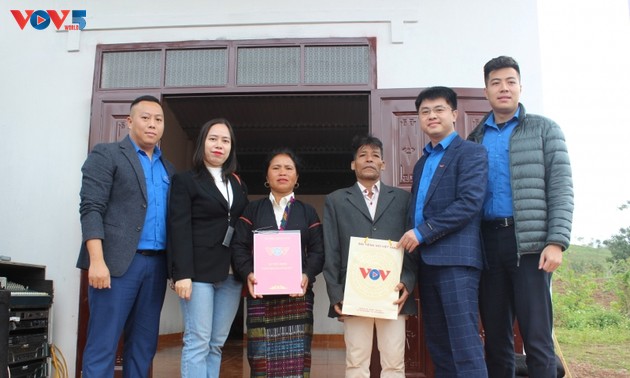 5 charity houses presented to poor families in Quang Tri