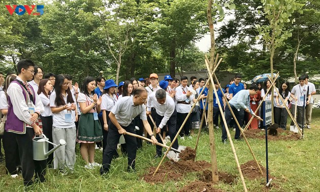 Vietnam Summer Camp connects young overseas Vietnamese