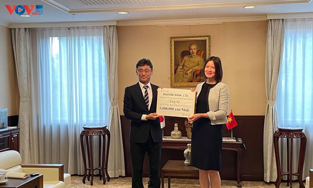 日本青空银行向越南新冠肺炎疫苗基金捐款