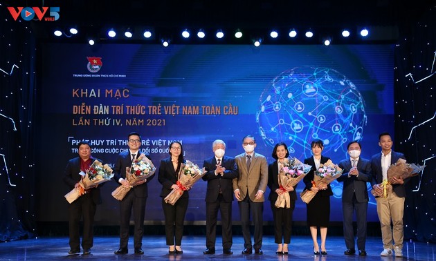 在国家数字化转型进程中有效发挥越南青年知识分子的作用