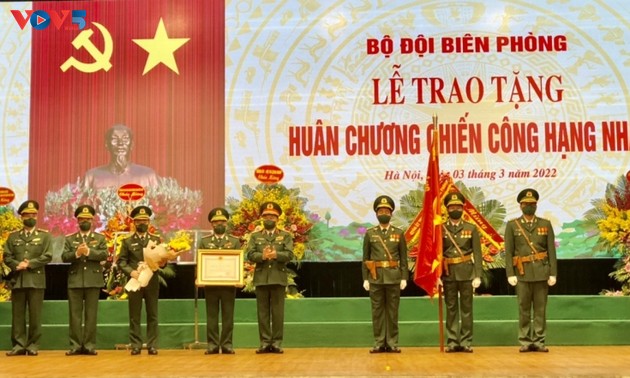 越南边防部队获颁一级战功勋章
