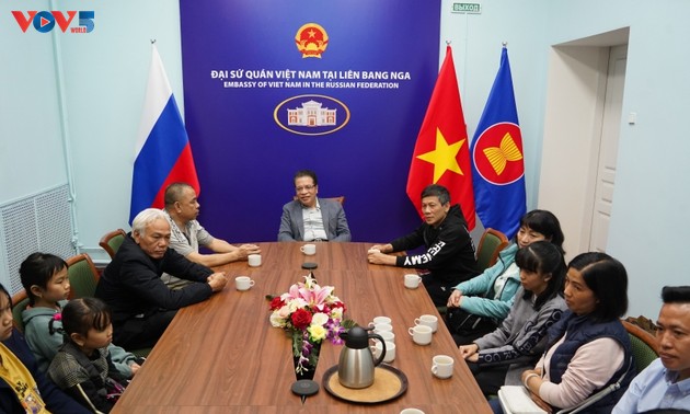 越南驻俄大使馆协助越南人从乌克兰东部顿涅茨克撤离回国