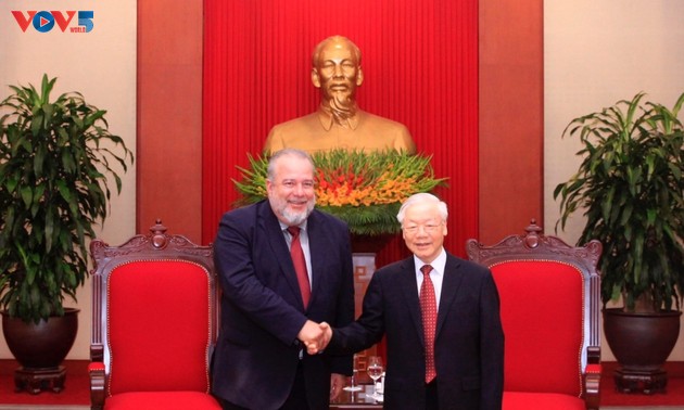 阮富仲总书记：越南将与古巴在国家建设发展事业中并肩同行