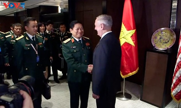 Activités du ministre vietnamien de la Défense en marge du Dialogue Shangri-La 