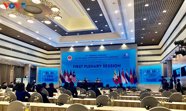 Vollversammlung von AIPA 41: ASEAN überwindet Herausforderungen und baut eine selbständige, friedliche und stabile ASEAN