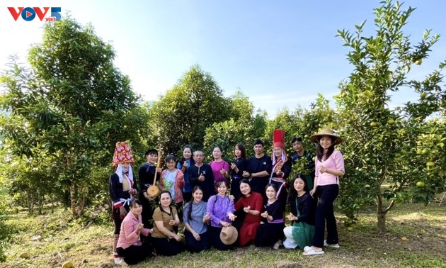 Kaum Perempuan Etnis Minoritas Provinsi  Quang Ninh Melakukan Usaha Ekowisata