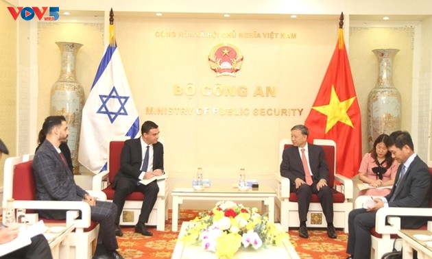 Министр общественной безопасности Вьетнама То Лам принял посла Израиля во Вьетнаме
