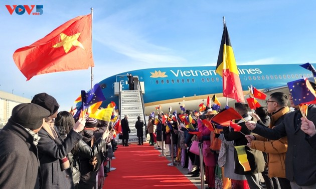 Премьер-министр Фам Минь Тинь прибыл в Брюссель для участия в саммите, посвященном 45-й годовщине установления отношений АСЕАН-ЕС
