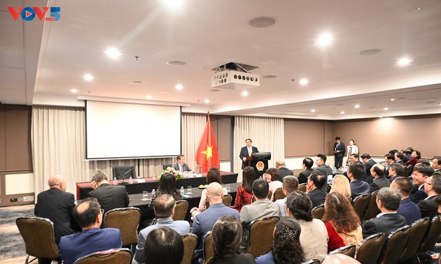 Overseas Vietnamese should always deserve and be proud to be Vietnamese: PM