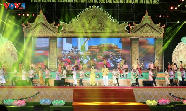 Церемония открытия фестиваля культуры, спорта и туризма кхмеров Южного Вьетнама