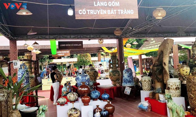 Фестиваль по сохранению и развитию ремесленных деревень во Вьетнаме 2023 года способствует продвижению продукции традиционных ремесленных деревень города Ханоя