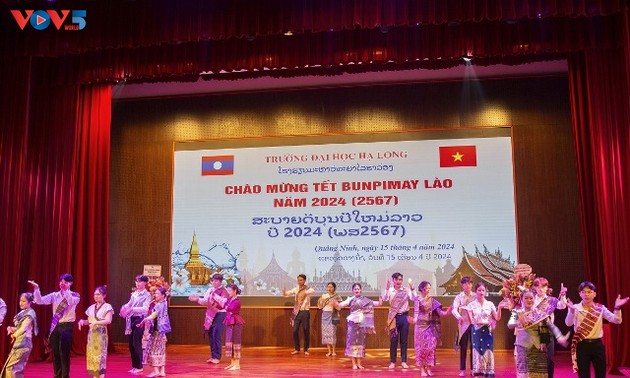 Lưu học sinh Lào tại Quảng Ninh vui đón tết Bunpimay 