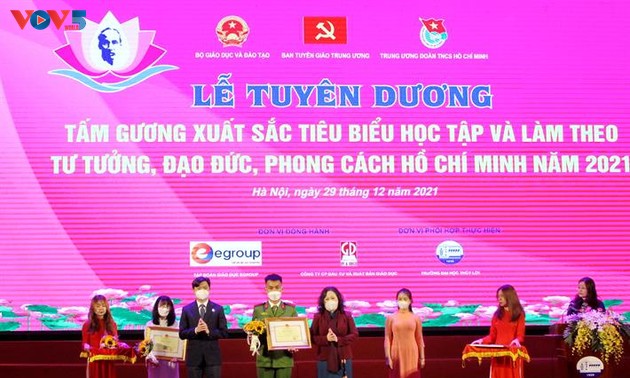 Reconocen a los participantes más sobresalientes del movimiento de seguir el ejemplo de Ho Chi Minh