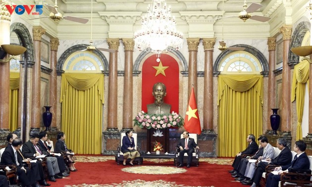 Vietnam ratifica fuerte apoyo al desarrollo y la renovación de Laos