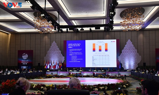 ASEAN y UE comprometidos a impulsar relaciones comerciales e inversión