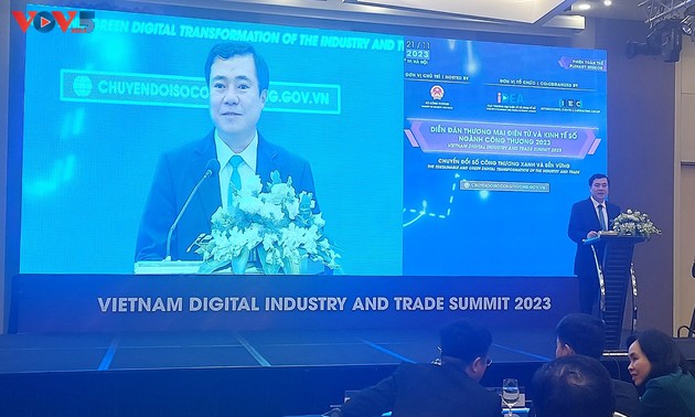 Ouverture du forum du commerce électronique et de l’économie numérique à Hanoï