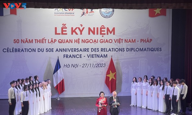 Vietnam-France: un demi-siècle main dans la main   