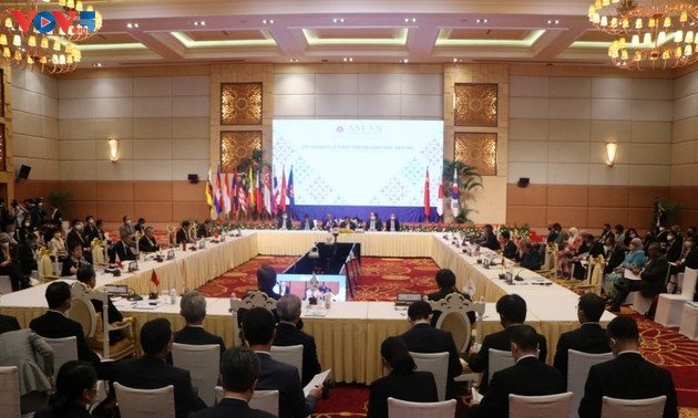 Hội nghị Bộ trưởng Ngoại giao ASEAN với các đối tác