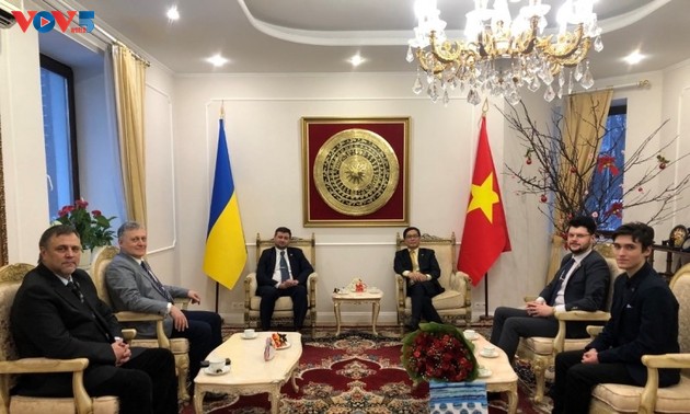 Празднование 30-летия установления дипотношений между Вьетнамом и Украиной