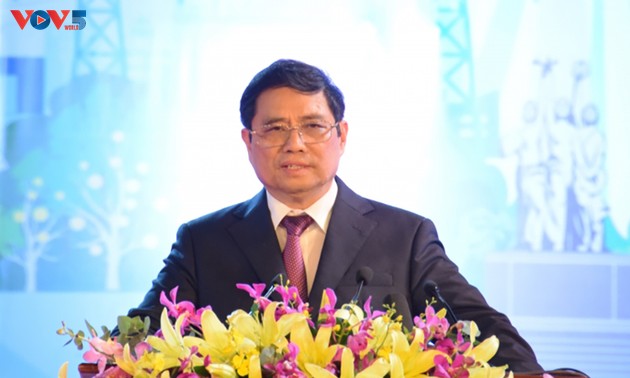 Премьер-министр Фам Минь Тинь высоко оценил успехи, достигнутые провинцией Шокчанг после 30 лет преобразования 