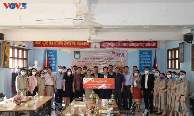 Liên doanh viễn thông Việt Nam tại Lào hỗ trợ Trường Song ngữ Nguyễn Du nâng cao chất lượng giảng dạy