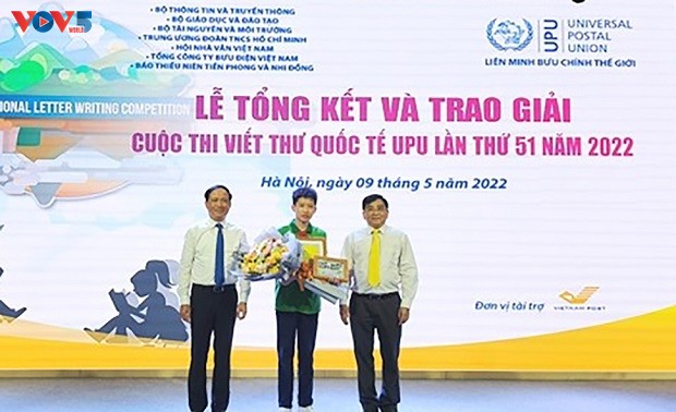 Bộ Thông tin và Truyền thông trao giải cuộc thi viết thư quốc tế UPU lần thứ 51