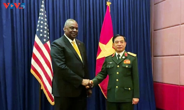 加强越南与伙伴国的防务合作