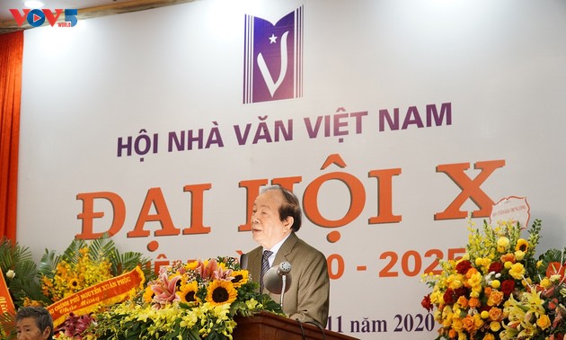 Promueve la presentación de la literatura de Vietnam al mundo