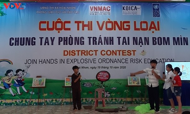 Campañas mediáticas sobre la prevención de accidentes causados por bombas y minas en Binh Dinh