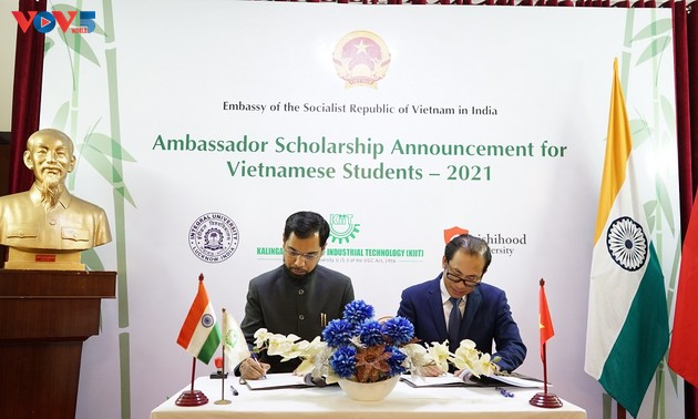 Indian institutes offer 113 scholarships for Vietnamese students