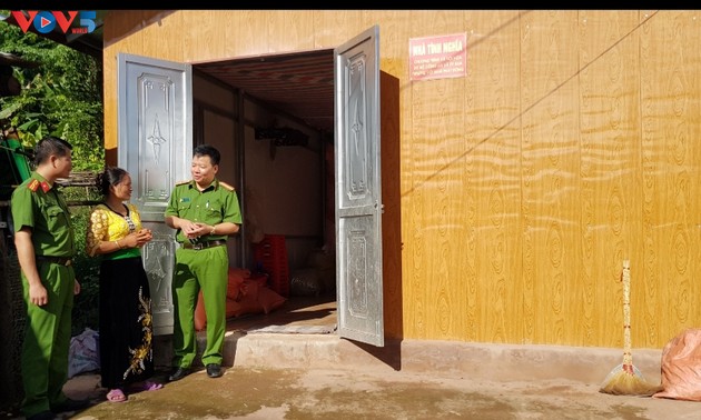 Das neue Leben der Einwohner im Dorf Muong Nhe 2