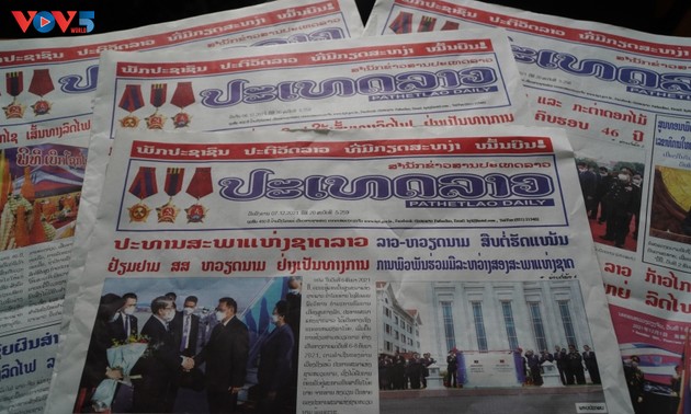 Laotische Zeitungen berichten über den Vietnambesuch des Parlamentspräsidenten 