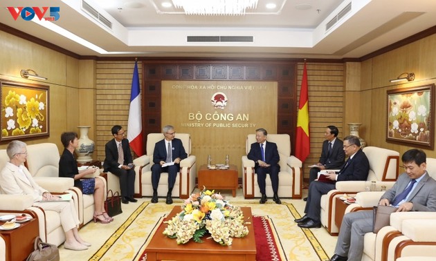 Vietnam und Frankreich teilen Information über Garantie der nationalen Sicherheit