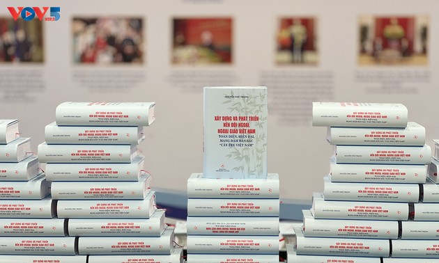 Party leader’s book on Vietnam’s foreign affairs in new situation launched