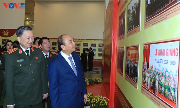 阮春福总理：建设日益稳健发展的人民公安力量
