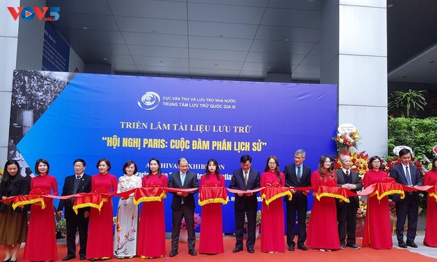 Inauguran exposición de archivos sobre la Conferencia de París