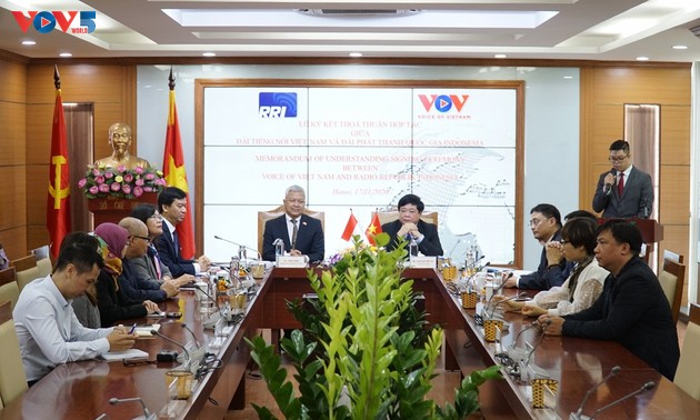 Signature d’une convention de coopération entre VOV et RRI