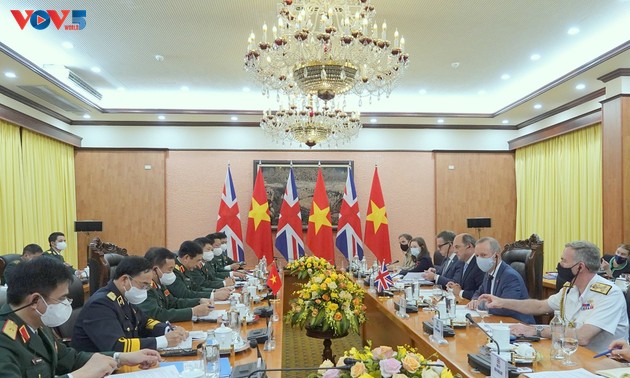 Renforcement de la coopération vietnamo-britannique dans la défense