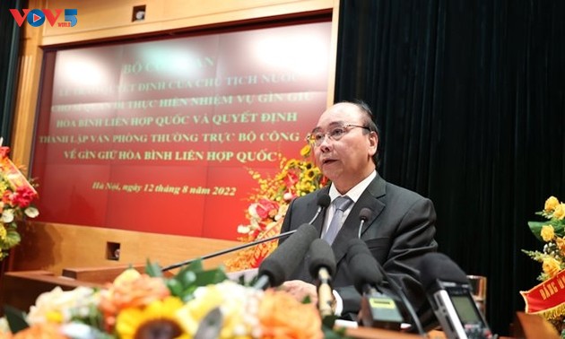 Nguyên Xuân Phuc: la Police populaire doit redoubler d’efforts pour accomplir sa mission de maintien de paix de l’ONU