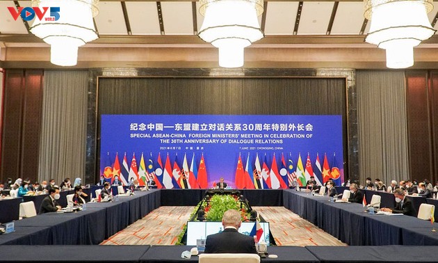 В городе Чунцин прошла специальная конференция министров иностранных дел АСЕАН и Китая 