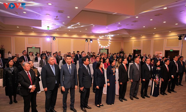 Une réception pour célébrer le trentième anniversaire de l'établissement des relations Vietnam-Kazakhstan