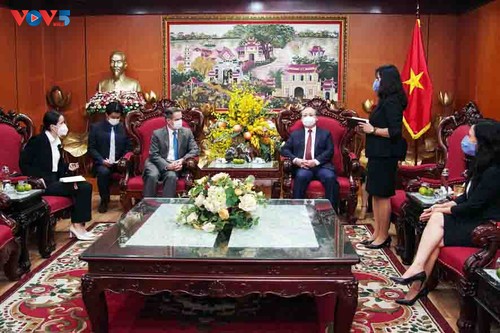 Director general de la Voz de Vietnam recibe al embajador de Chile - ảnh 1