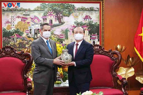 Director general de la Voz de Vietnam recibe al embajador de Chile - ảnh 2