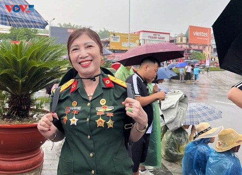 Conmovido y orgulloso por el desfile cívico militar para conmemorar el 70.º aniversario de la victoria de Dien Bien Phu - ảnh 2