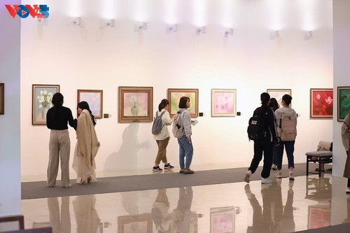 Exposición de arte que honra la belleza de la flor de loto - ảnh 7