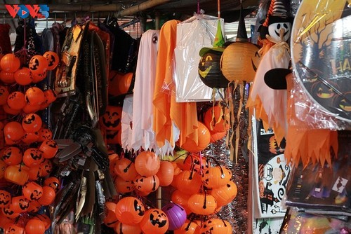 El ambiente de Halloween llega temprano a Hanói - ảnh 9