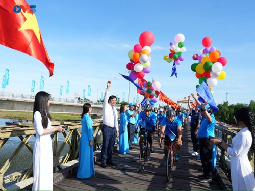Celebran Festival de ciclismo por la paz de Quang Tri - ảnh 1