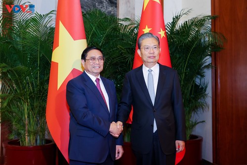 Entrevue entre le Premier ministre vietnamien et le président de l’Assemblée nationale populaire chinoise - ảnh 1