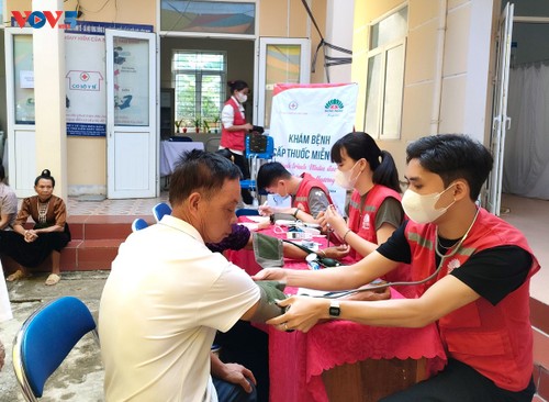 Itinéraire humanitaire à Diên Biên: Soins médicaux et solidarité en action - ảnh 3