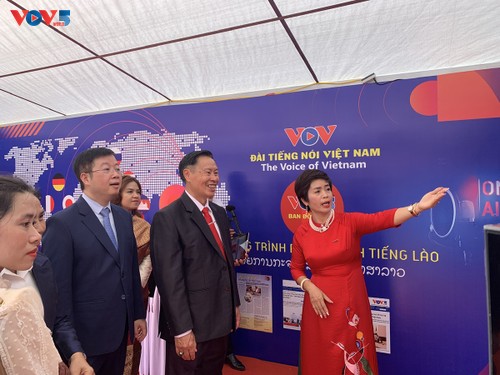 Membuka Festival Persahabatan Istimewa antara Vietnam dan Laos - ảnh 1